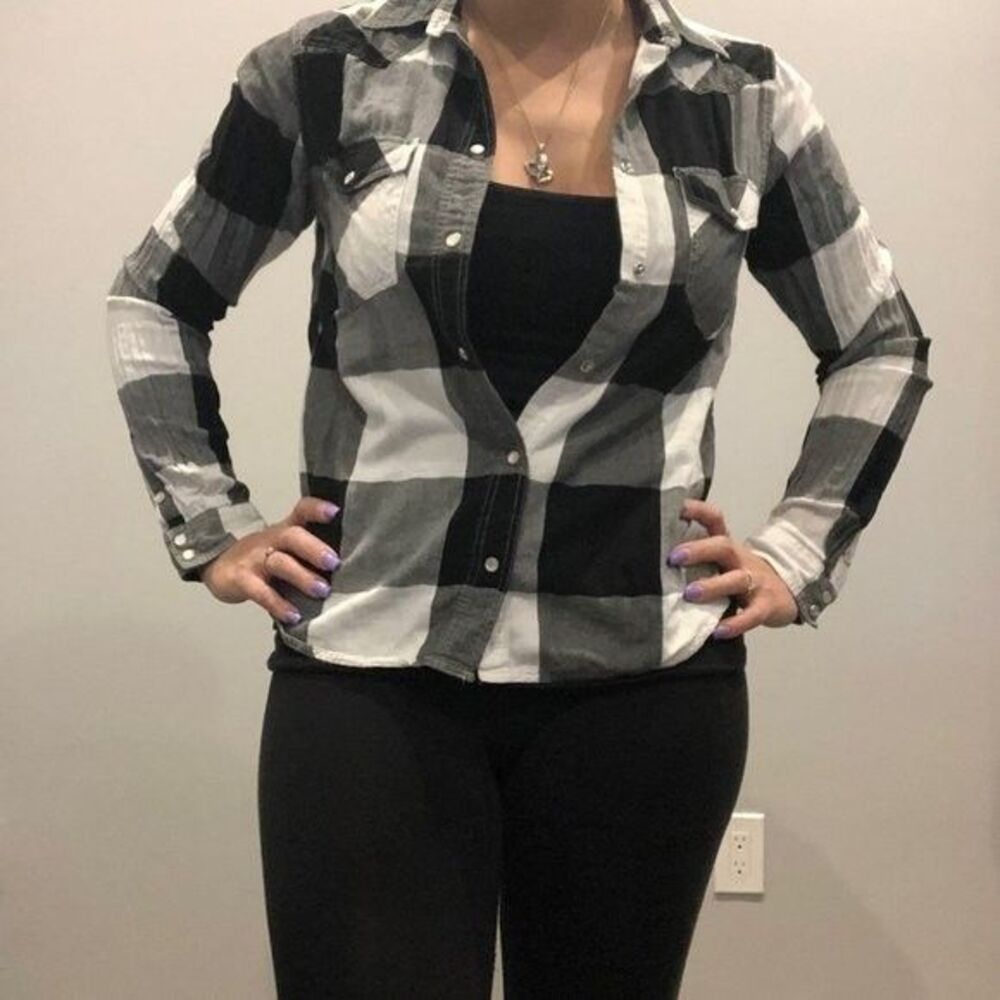 Thread & Supply Womens Small Black and‎ White Button Up Plaid Flannel w/ Collar